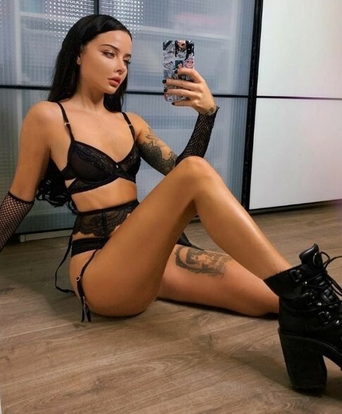 Надя проститутка интим салон СПб у метро Достоевская салон проституток телефон